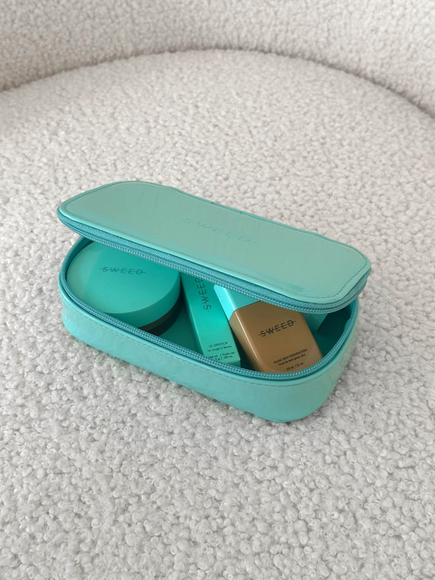 sweed-the-makeup-bag-trousse-de-maquillage-signature-bleue-vegan-format-sac-main image 3