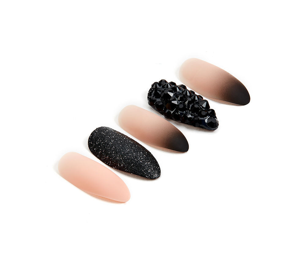 ardell-nail-addict-premium-set-de-faux-ongles-black-stud-pink-ombr image 2