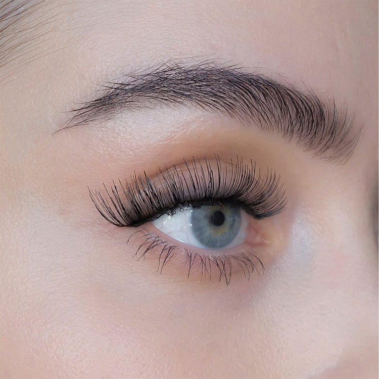 sweed-iconic-faux-cils-noirs-ultra-flared-effet-cat-eye-m-ches-gradu-es-volume-c image 4