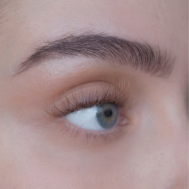 sweed-les-blondes-faux-cils-individuels-blonds-en-3-longueurs-pour-un-look-natur image 4