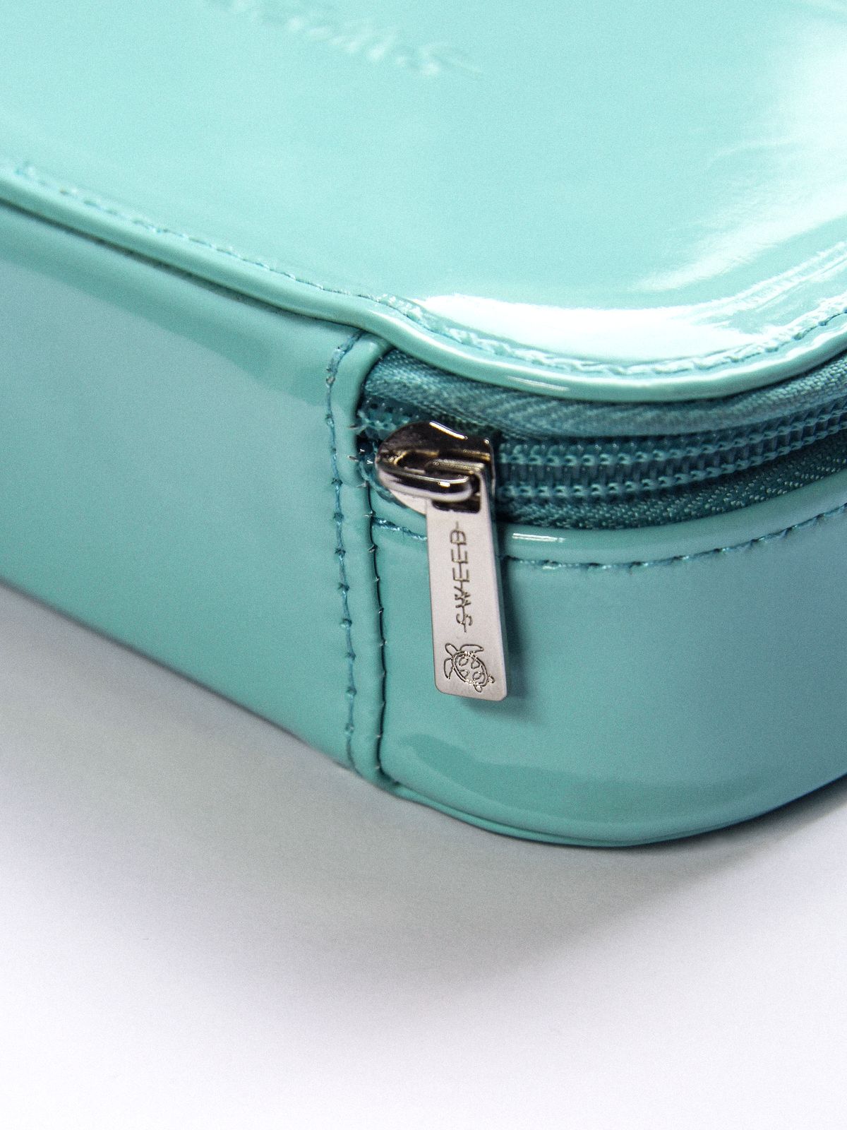sweed-the-makeup-bag-trousse-de-maquillage-signature-bleue-vegan-format-sac-main image 2